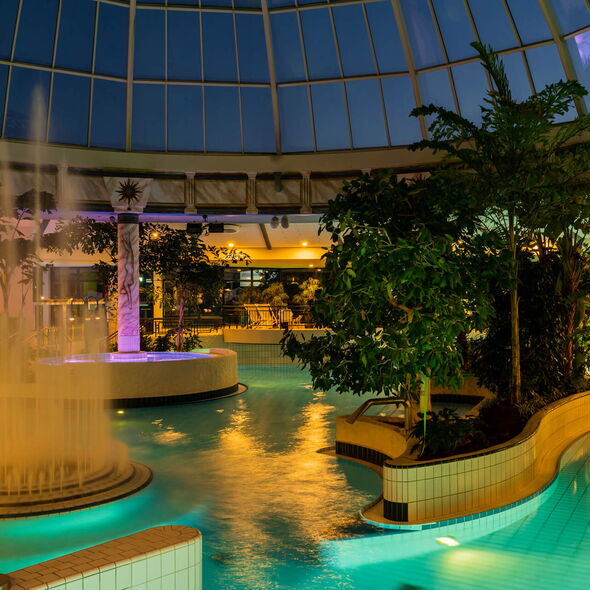 Nachtbeleuchtung in der Rhein Main Therme