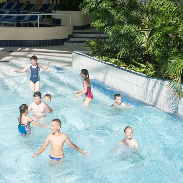 Wellenbad im Erlebnisbad und Spa&szlig;bad Rhein-Main-Therme